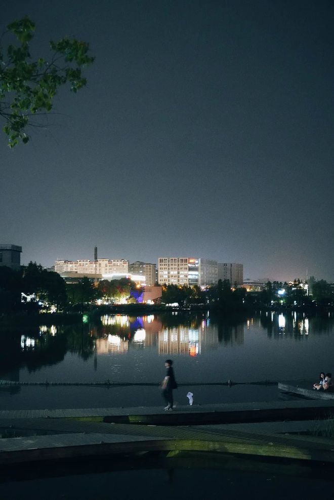 米乐M6：地铁直达！逛新晋夜市+听露天演唱会……带娃夜游惊喜太多了！(图4)