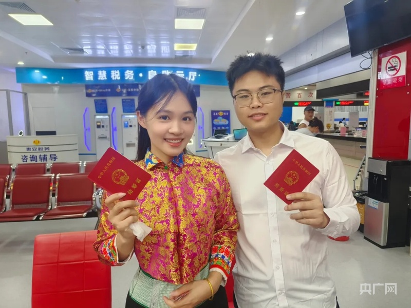 福建惠安：新婚夫妇可免费体验惠女风情结婚照(图2)