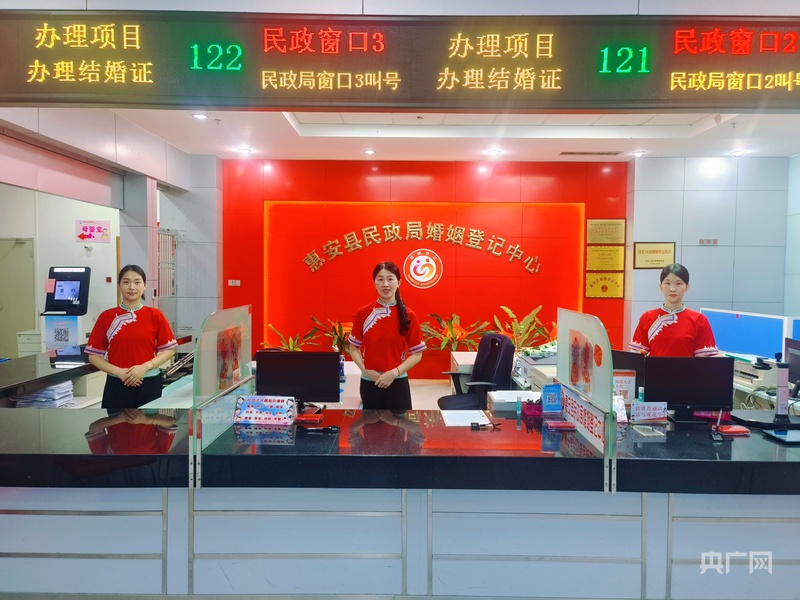 福建惠安：新婚夫妇可免费体验惠女风情结婚照(图3)