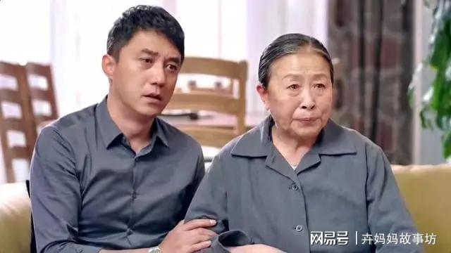 米乐M6平台：他的尊老爱幼曾让我感动三年后我才发现我的处境就是一个笑话(图5)