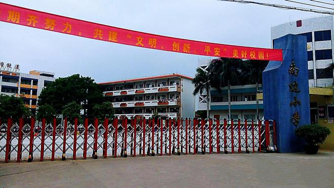 米乐M6：曝小学美女老师出轨多人大量私密照流出：被情人顶得腰直不起来(图6)